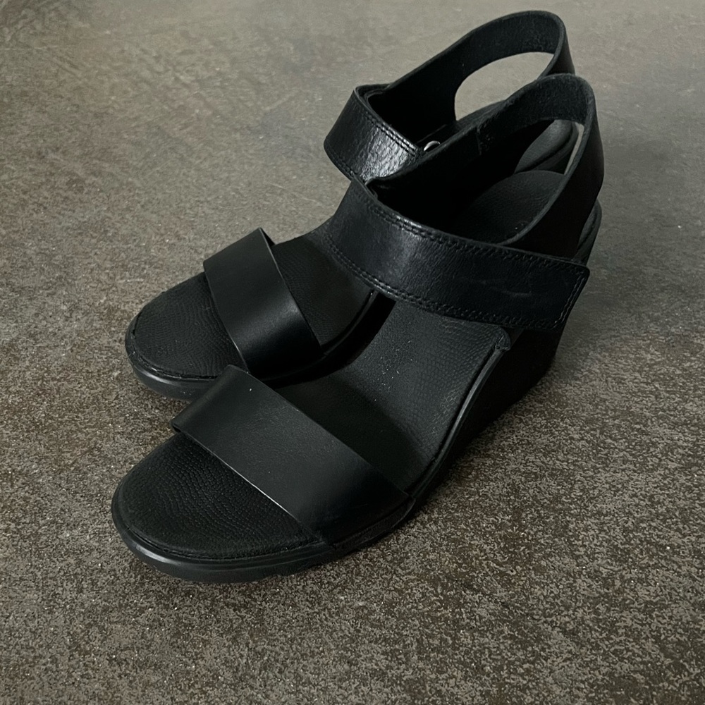 Ecco Freja Black Leather Wedge Sandals Minimalist Design Comfort